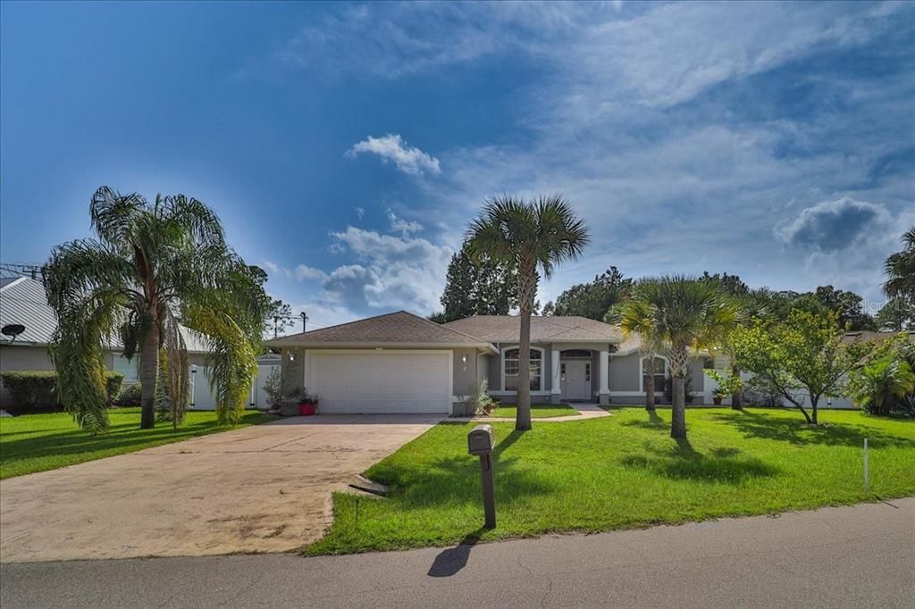 For Sale: $299,900 (3 beds, 2 baths, 1664 Square Feet)