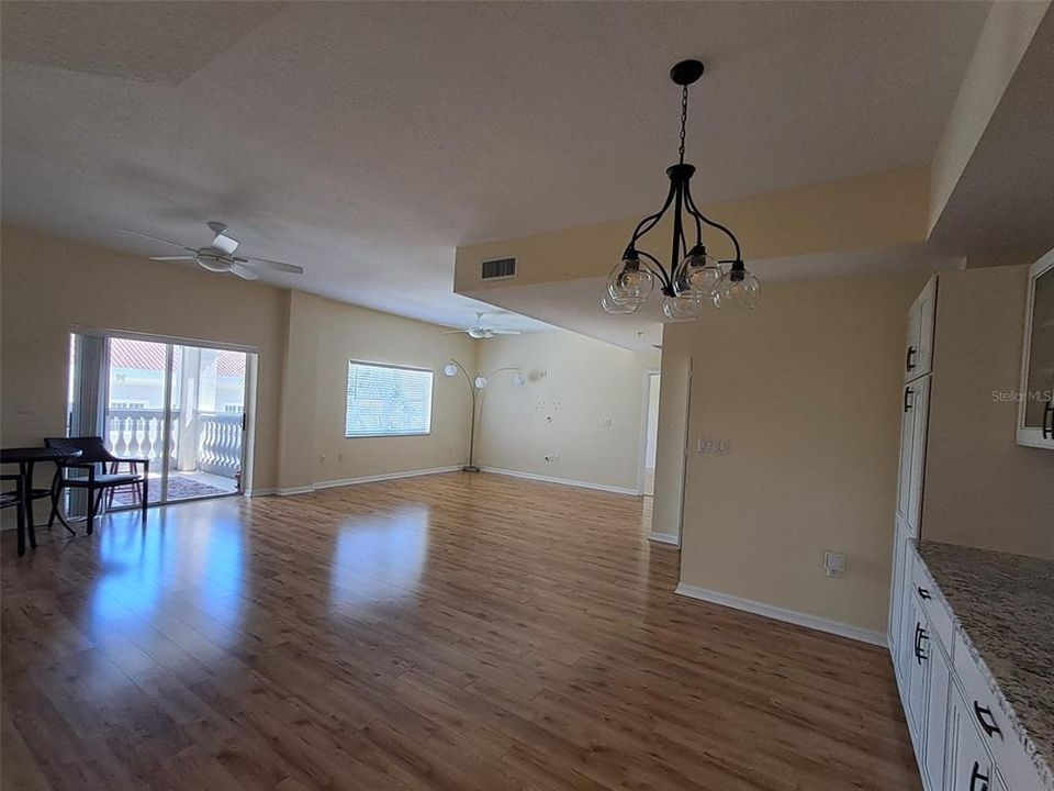 For Rent: $2,500 (2 beds, 2 baths, 1245 Square Feet)