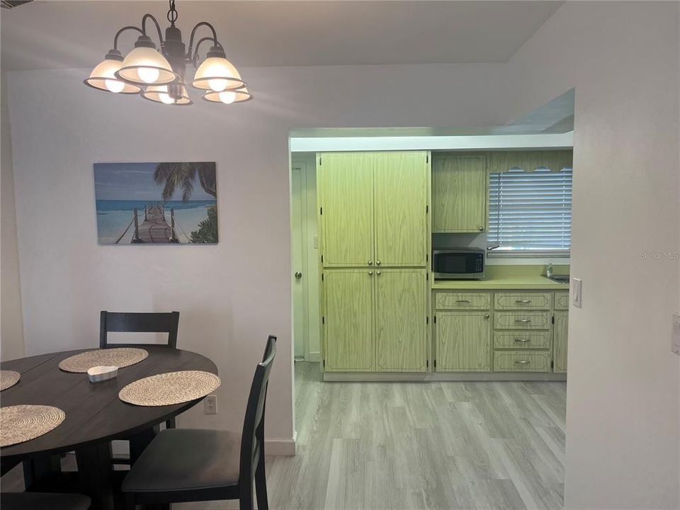 For Rent: $2,800 (2 beds, 2 baths, 1376 Square Feet)