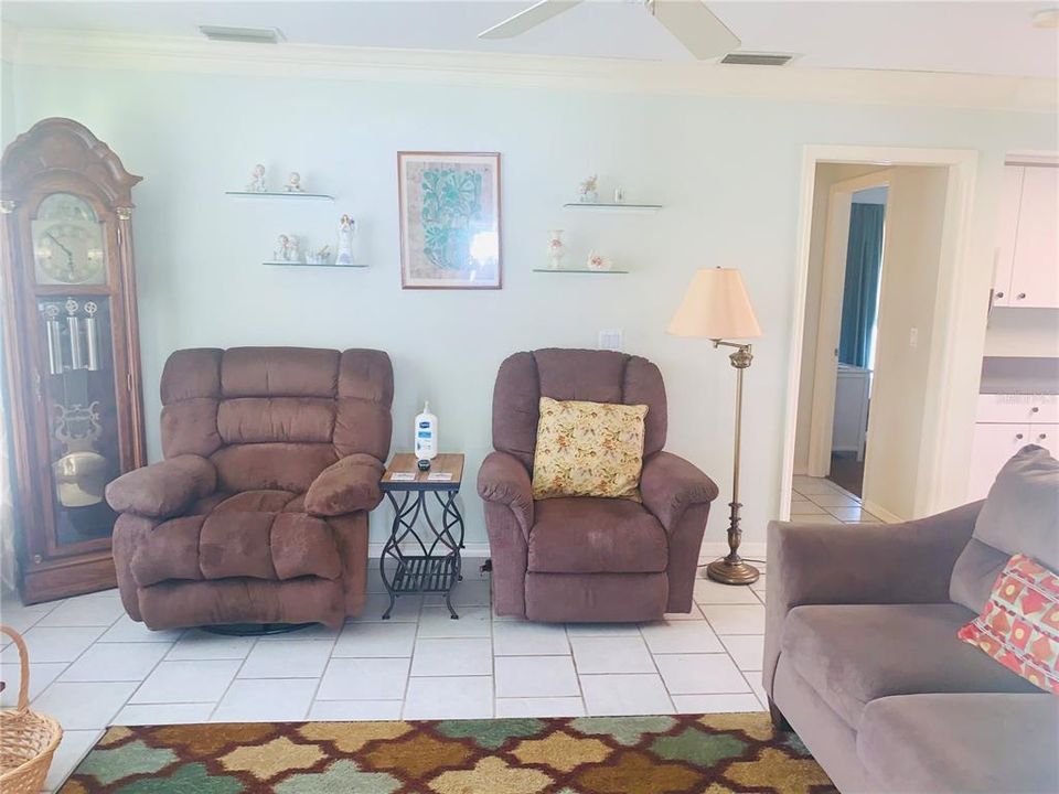 For Sale: $338,000 (3 beds, 2 baths, 1594 Square Feet)