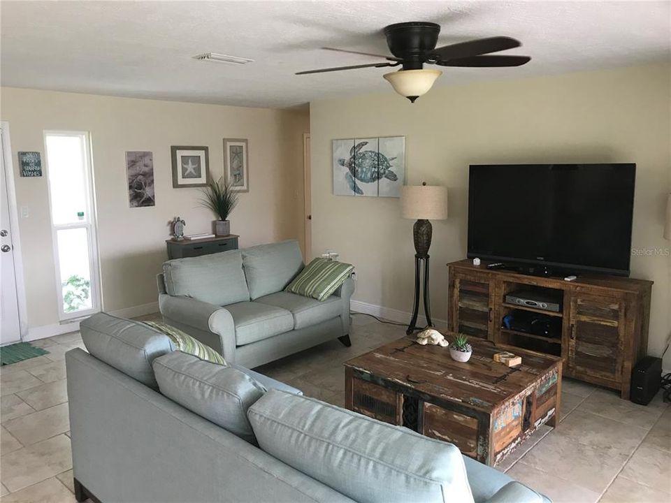 For Rent: $2,600 (2 beds, 2 baths, 1054 Square Feet)