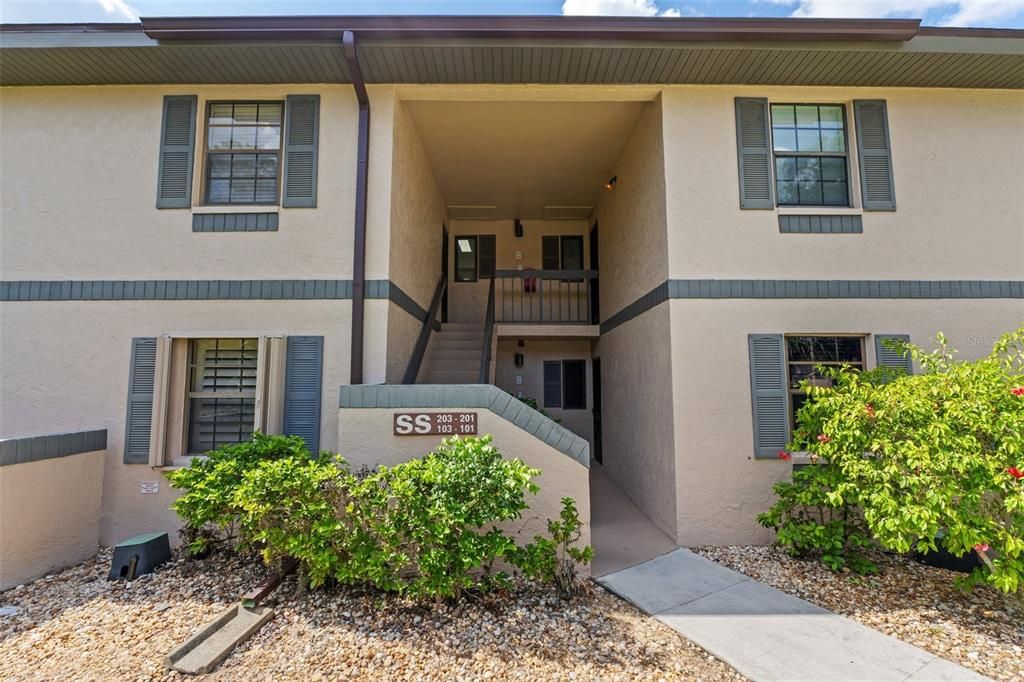 For Sale: $177,500 (3 beds, 2 baths, 1011 Square Feet)