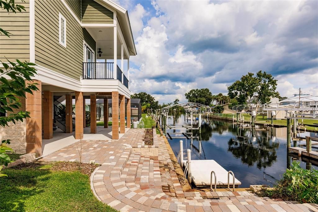 For Sale: $750,000 (3 beds, 3 baths, 2093 Square Feet)