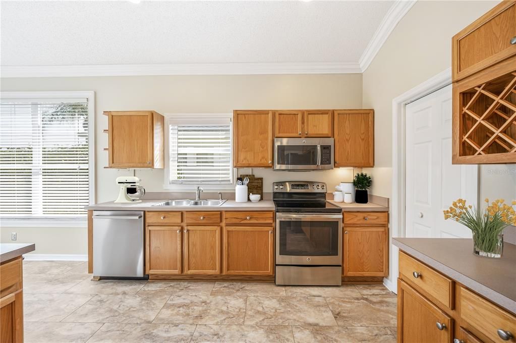 For Sale: $484,500 (3 beds, 2 baths, 1753 Square Feet)