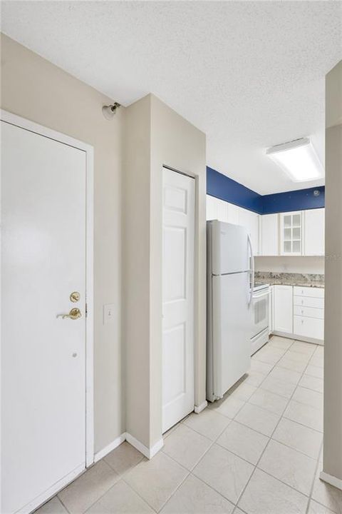 For Sale: $269,000 (2 beds, 2 baths, 1075 Square Feet)