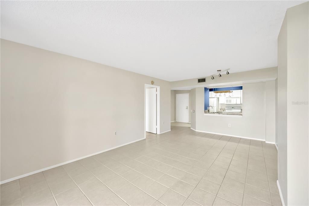 For Sale: $269,000 (2 beds, 2 baths, 1075 Square Feet)