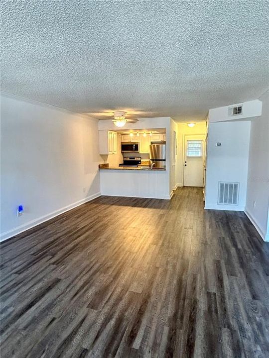 For Sale: $270,000 (2 beds, 1 baths, 1020 Square Feet)