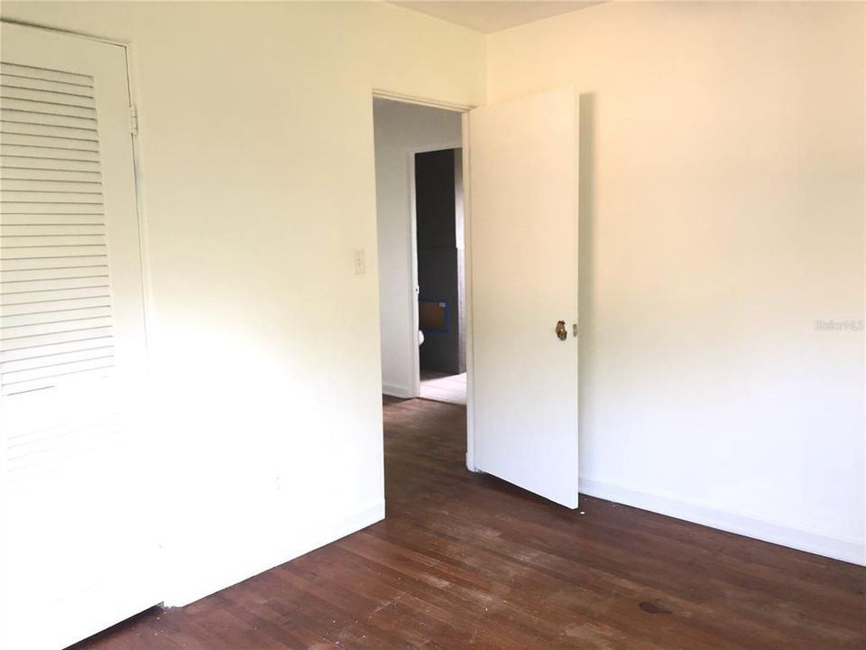 For Sale: $265,000 (2 beds, 1 baths, 939 Square Feet)