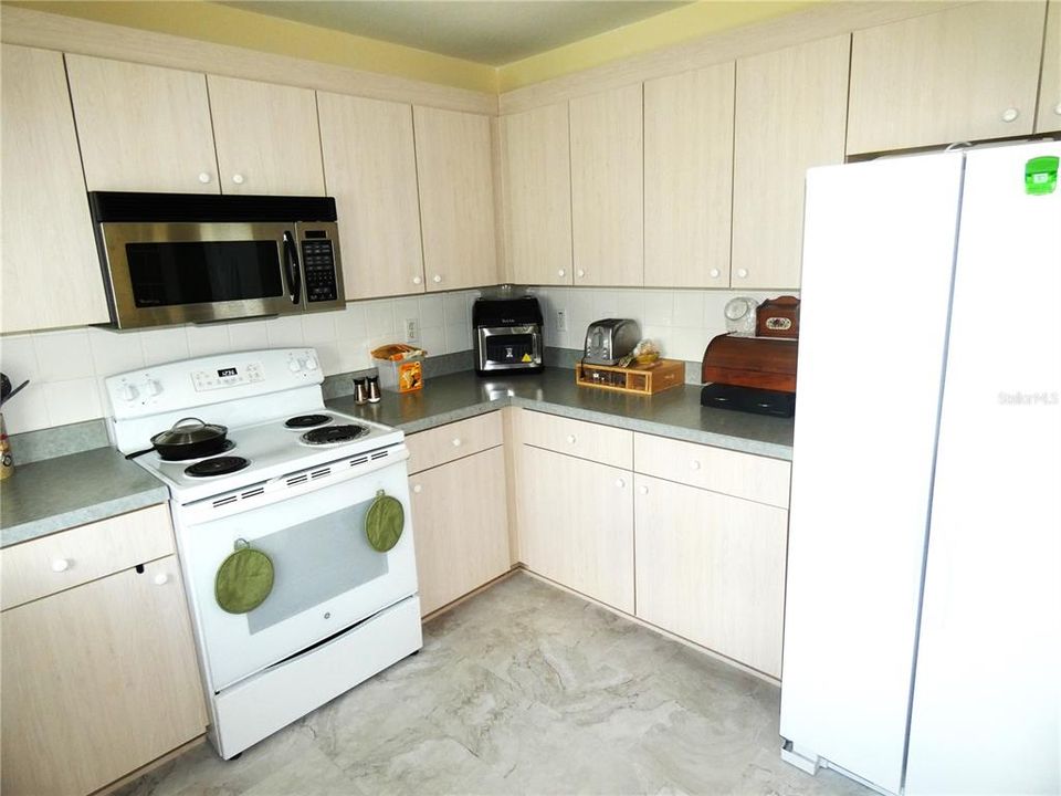 For Sale: $275,000 (2 beds, 1 baths, 1075 Square Feet)