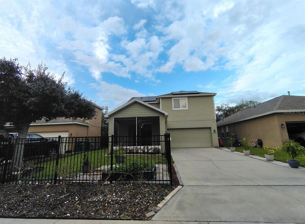 For Rent: $3,100 (4 beds, 2 baths, 2410 Square Feet)