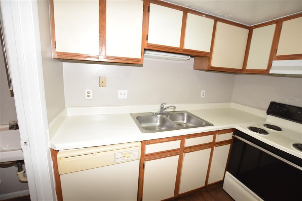 For Rent: $1,300 (1 beds, 1 baths, 448 Square Feet)