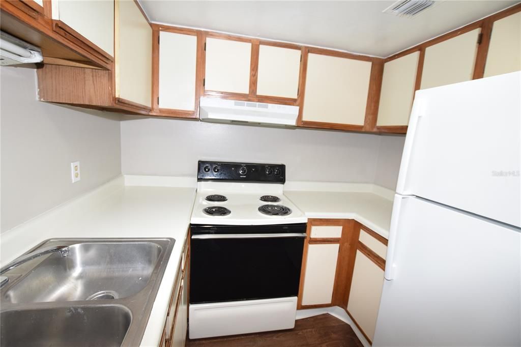 For Rent: $1,300 (1 beds, 1 baths, 448 Square Feet)