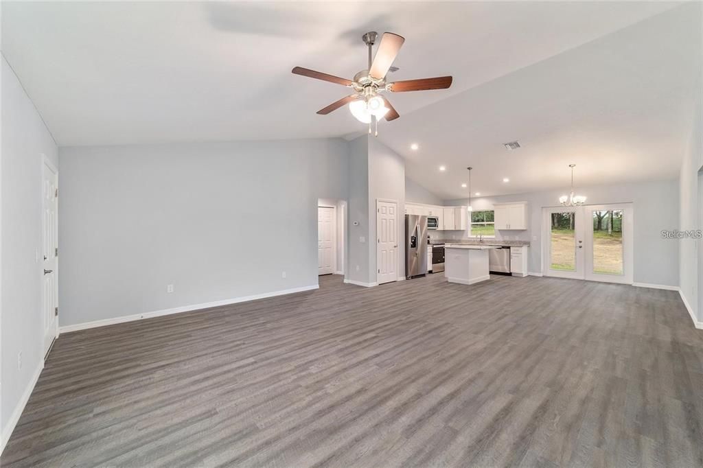 For Sale: $279,000 (3 beds, 2 baths, 1421 Square Feet)