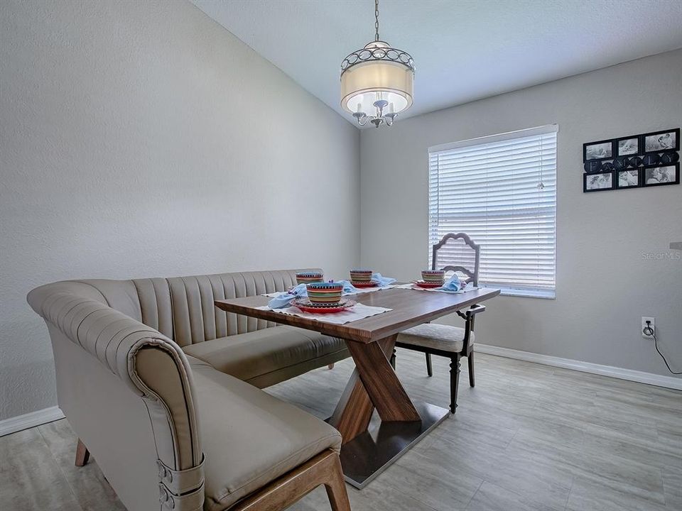 For Sale: $264,900 (3 beds, 2 baths, 1425 Square Feet)