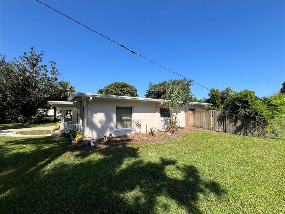 For Sale: $299,500 (3 beds, 1 baths, 1025 Square Feet)