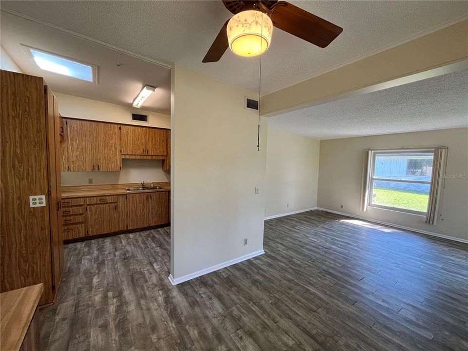 For Sale: $299,500 (3 beds, 1 baths, 1025 Square Feet)