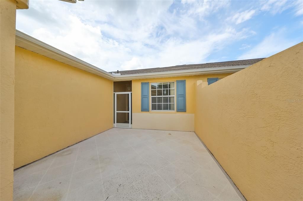 Spacious Front Courtyard