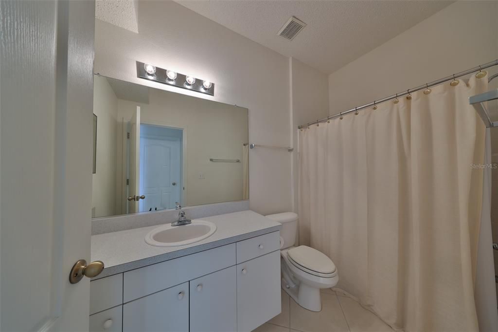 Primary Ensuite  Bathroom w/Walk in Shower