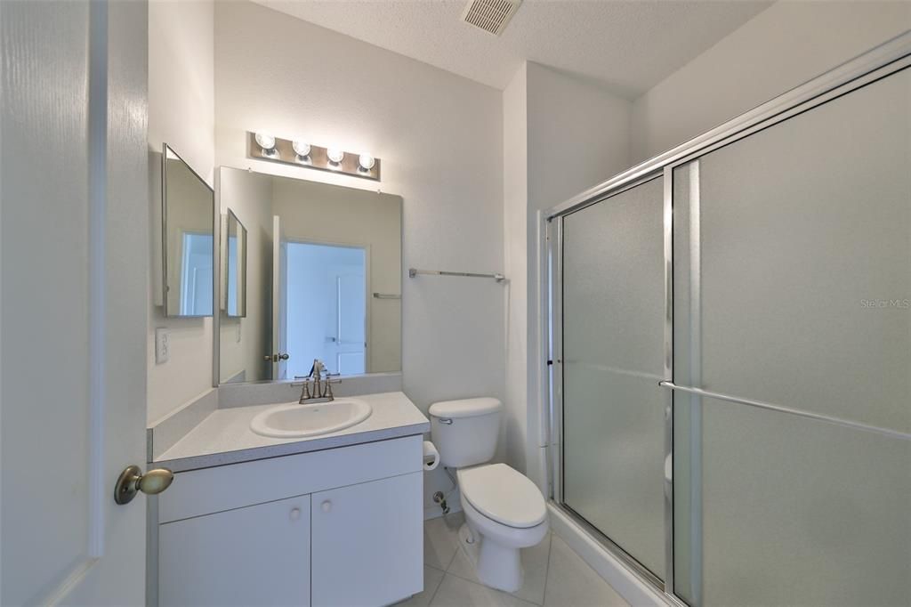 Guest bathroom w/full Tub & Shower