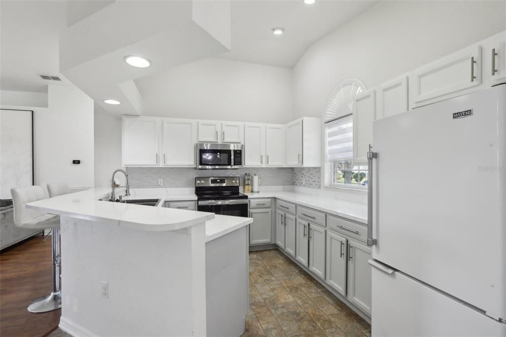 For Sale: $312,900 (3 beds, 2 baths, 1252 Square Feet)