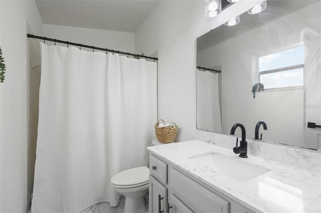 For Sale: $312,900 (3 beds, 2 baths, 1252 Square Feet)