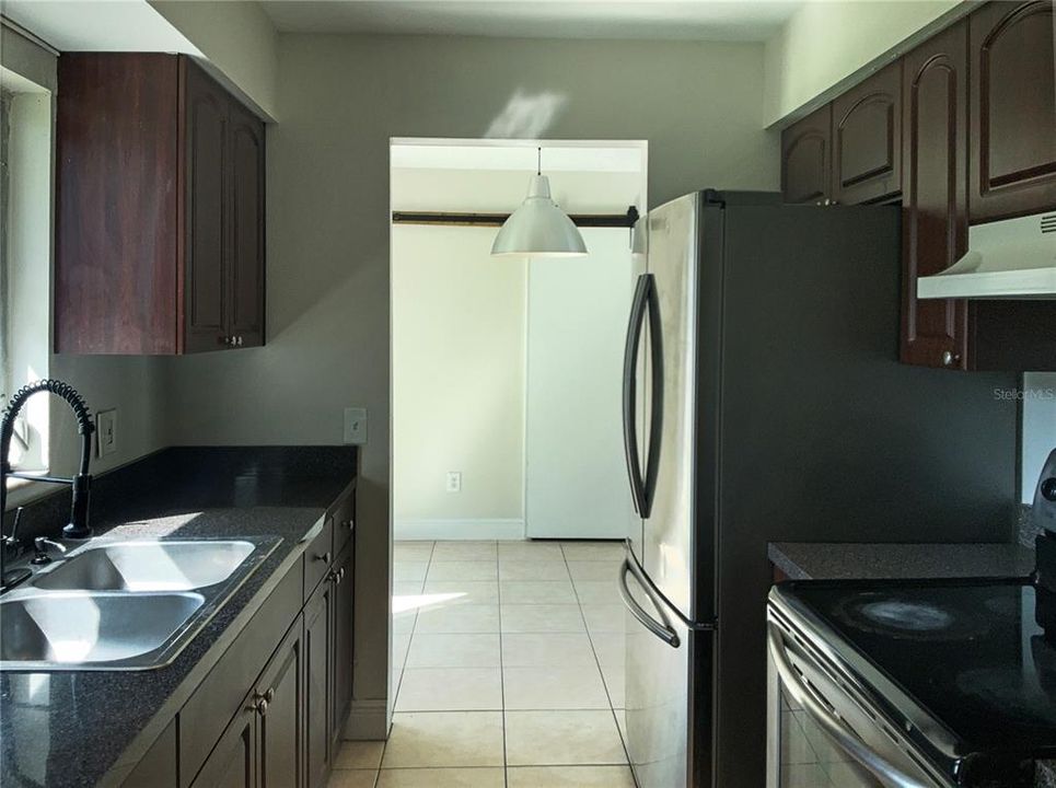 For Sale: $290,000 (3 beds, 1 baths, 904 Square Feet)