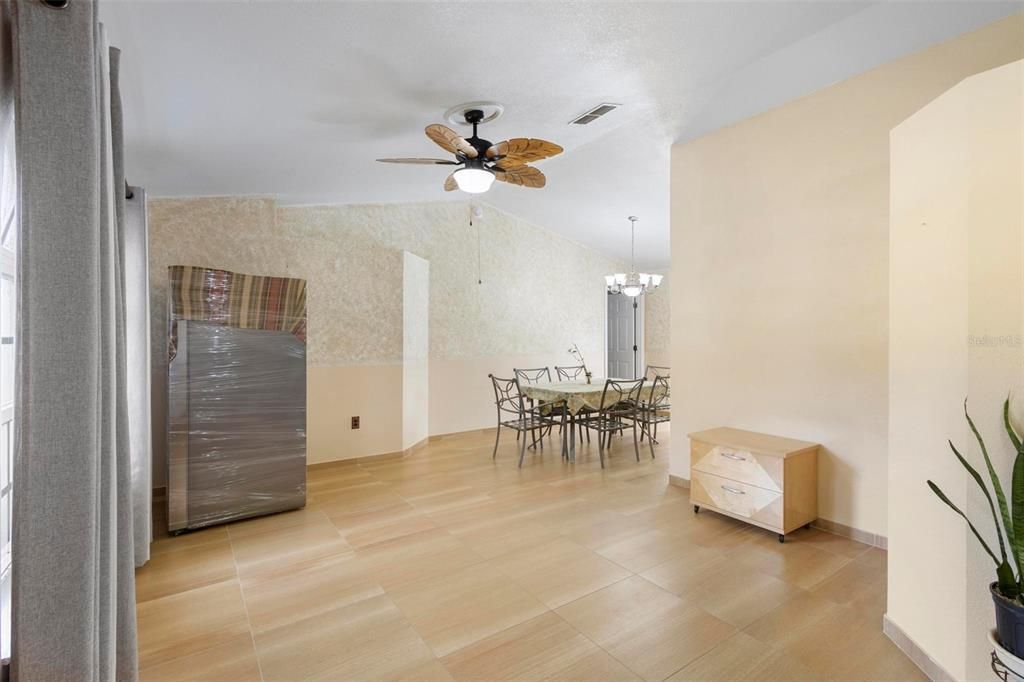 For Sale: $375,000 (4 beds, 2 baths, 1564 Square Feet)