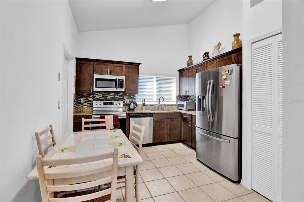 For Sale: $399,000 (3 beds, 2 baths, 1307 Square Feet)