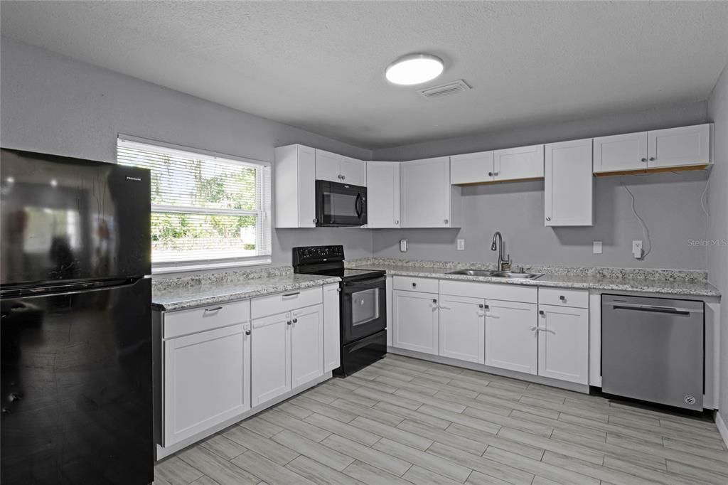 Active With Contract: $339,000 (3 beds, 2 baths, 1400 Square Feet)