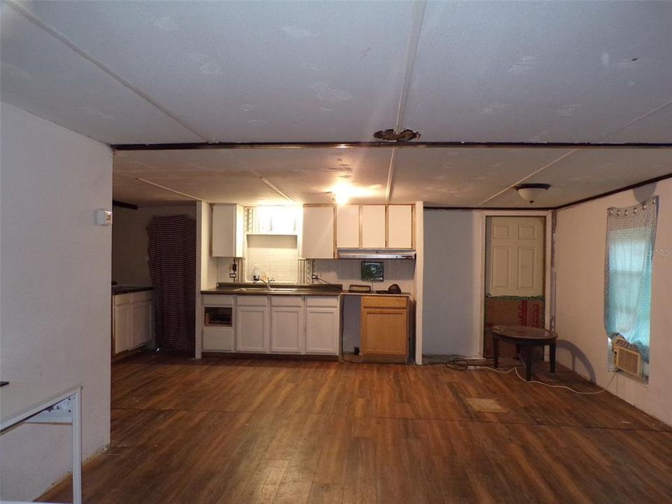 For Sale: $98,900 (2 beds, 1 baths, 1104 Square Feet)