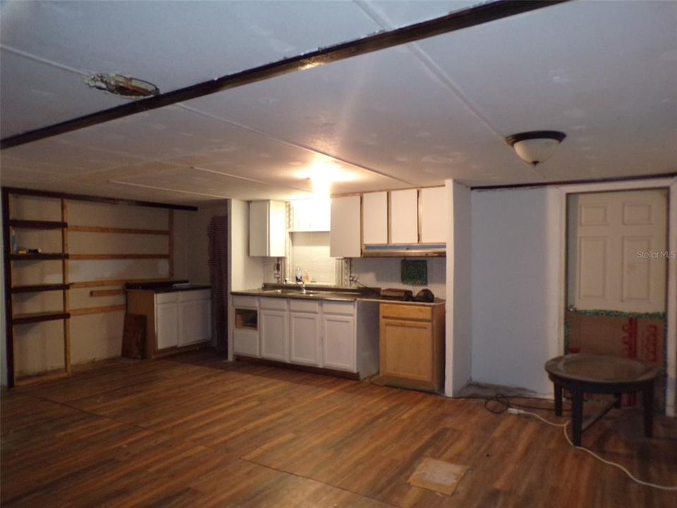 For Sale: $98,900 (2 beds, 1 baths, 1104 Square Feet)