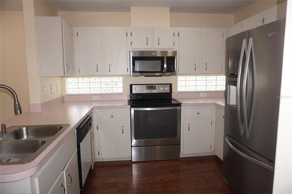 For Sale: $224,700 (2 beds, 2 baths, 1283 Square Feet)