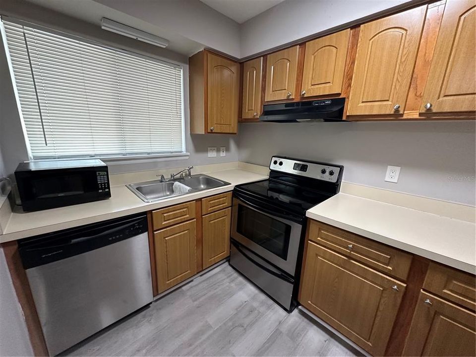 For Sale: $185,000 (2 beds, 1 baths, 1214 Square Feet)