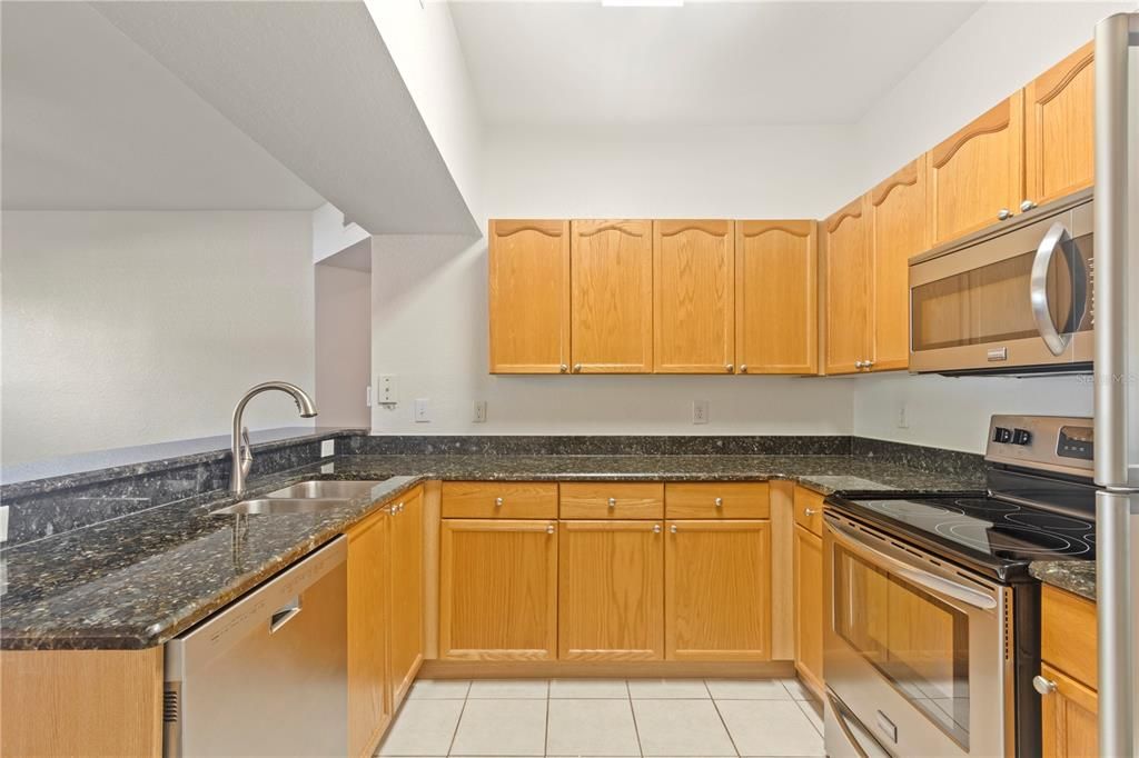 For Sale: $230,000 (2 beds, 2 baths, 1089 Square Feet)