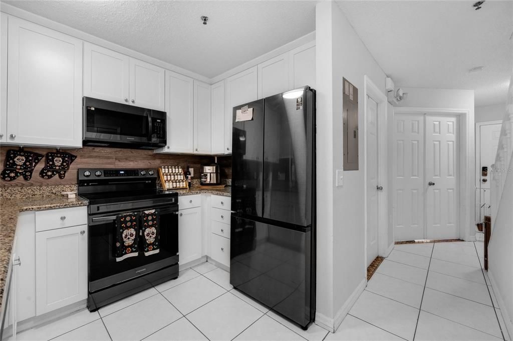 For Sale: $280,000 (3 beds, 2 baths, 1406 Square Feet)