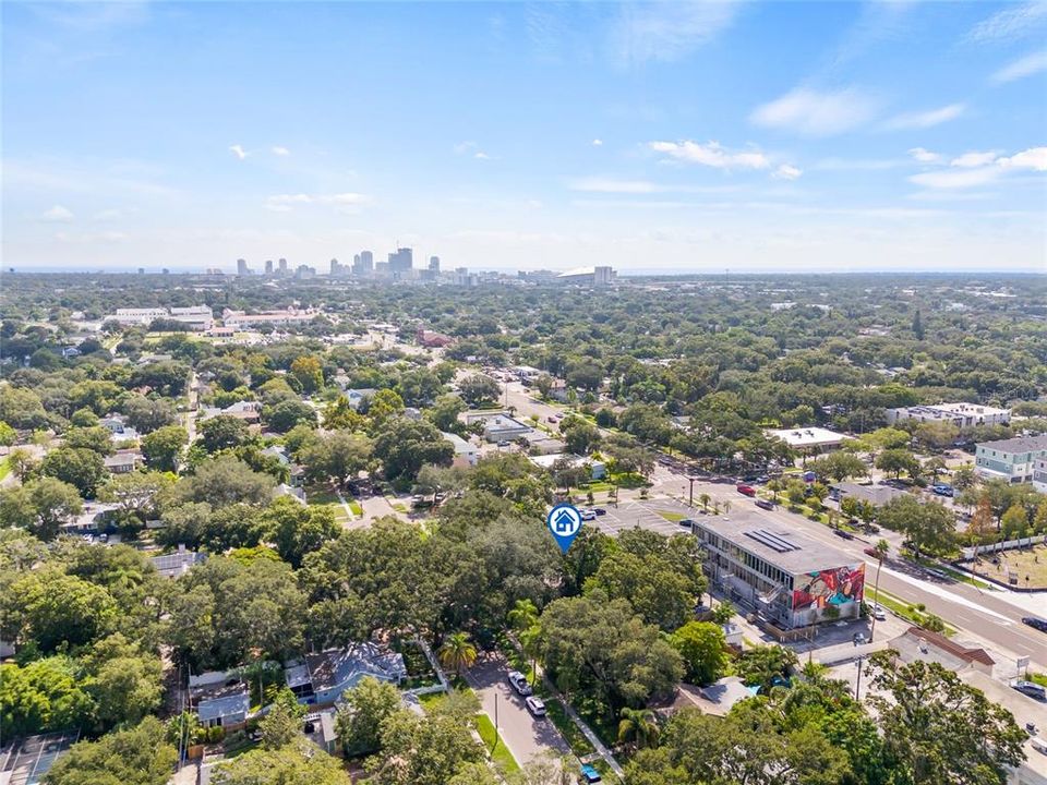 For Sale: $499,000 (2 beds, 2 baths, 902 Square Feet)