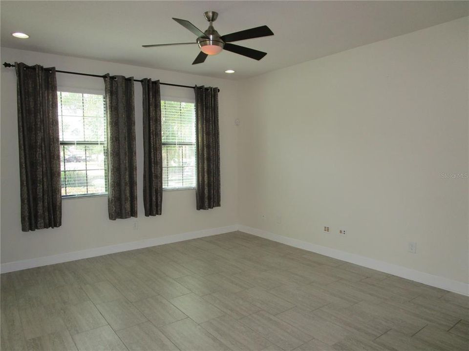 For Rent: $2,500 (3 beds, 2 baths, 1777 Square Feet)