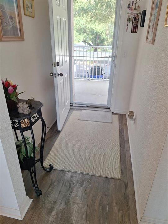 For Sale: $199,000 (2 beds, 2 baths, 936 Square Feet)