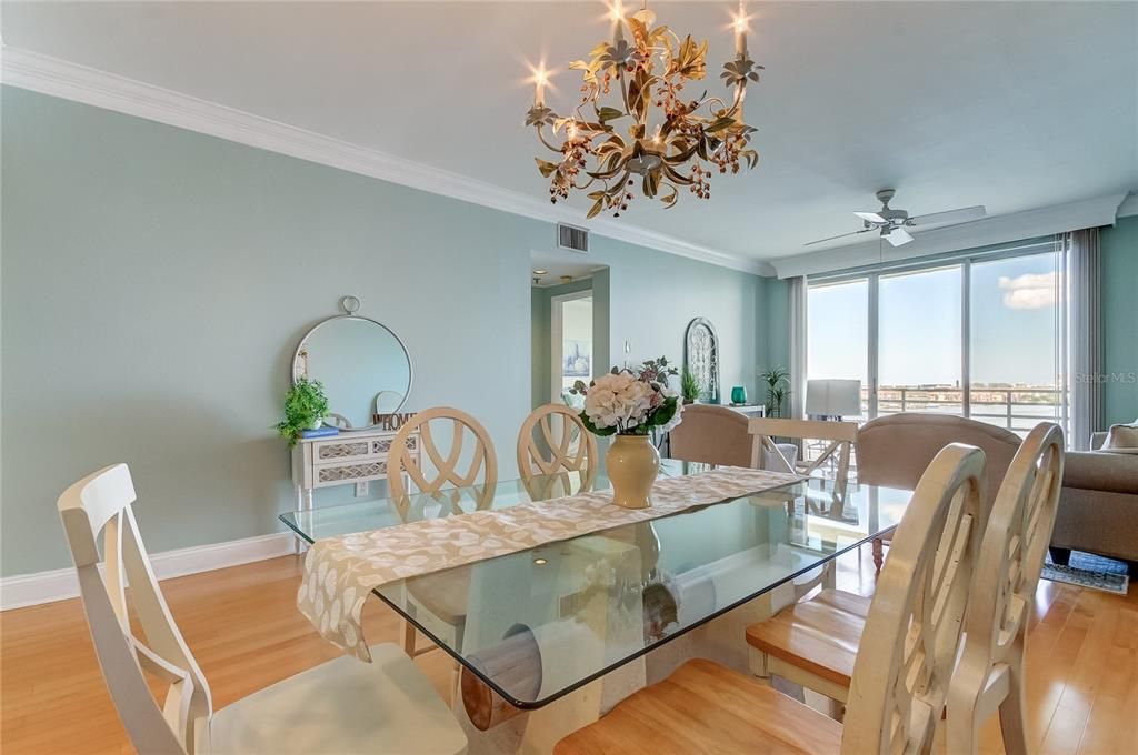 For Sale: $669,900 (2 beds, 2 baths, 1145 Square Feet)