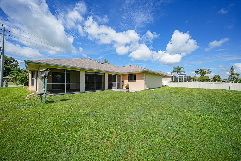 Active With Contract: $275,000 (3 beds, 2 baths, 1979 Square Feet)