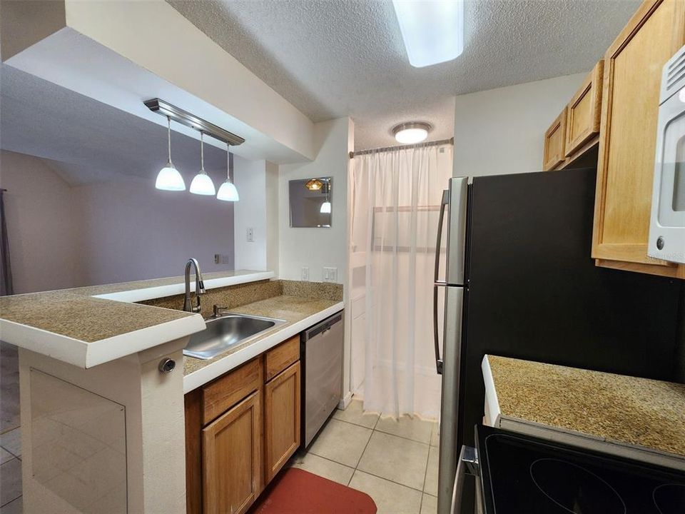 For Rent: $1,350 (1 beds, 1 baths, 644 Square Feet)