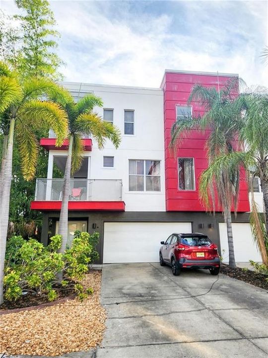 Vendido Recientemente: $595,000 (3 camas, 3 baños, 2056 Pies cuadrados)