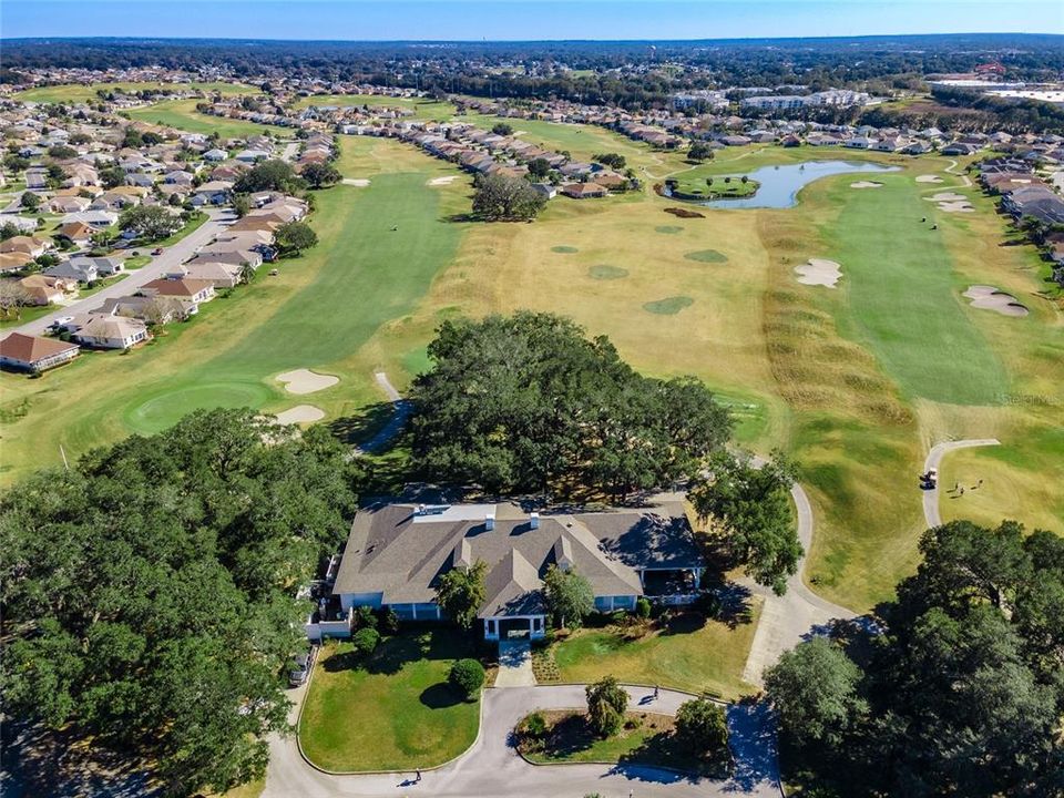 Clubhouse and restaurant at Stonecrest