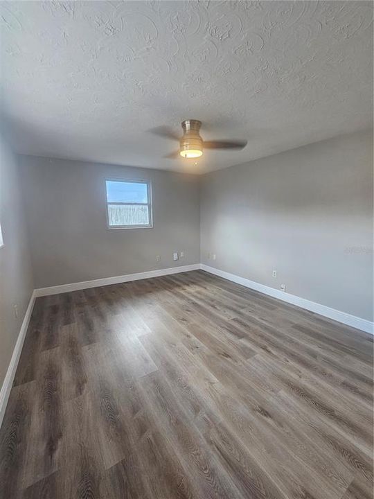 For Sale: $214,900 (2 beds, 1 baths, 1228 Square Feet)