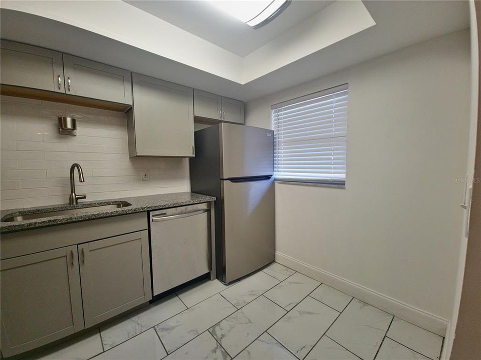 For Rent: $1,300 (1 beds, 1 baths, 650 Square Feet)