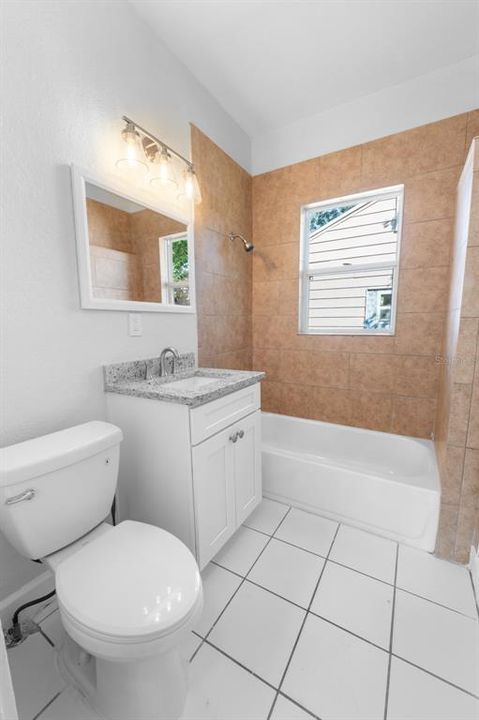 For Sale: $268,200 (2 beds, 1 baths, 831 Square Feet)