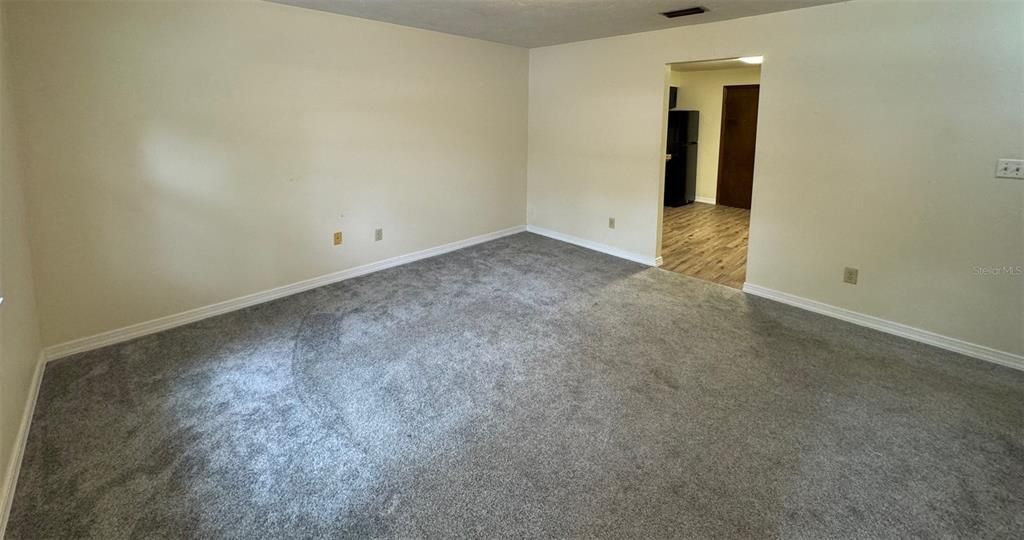 For Rent: $1,300 (2 beds, 1 baths, 840 Square Feet)