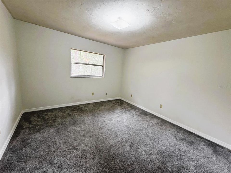 For Rent: $1,300 (2 beds, 1 baths, 840 Square Feet)