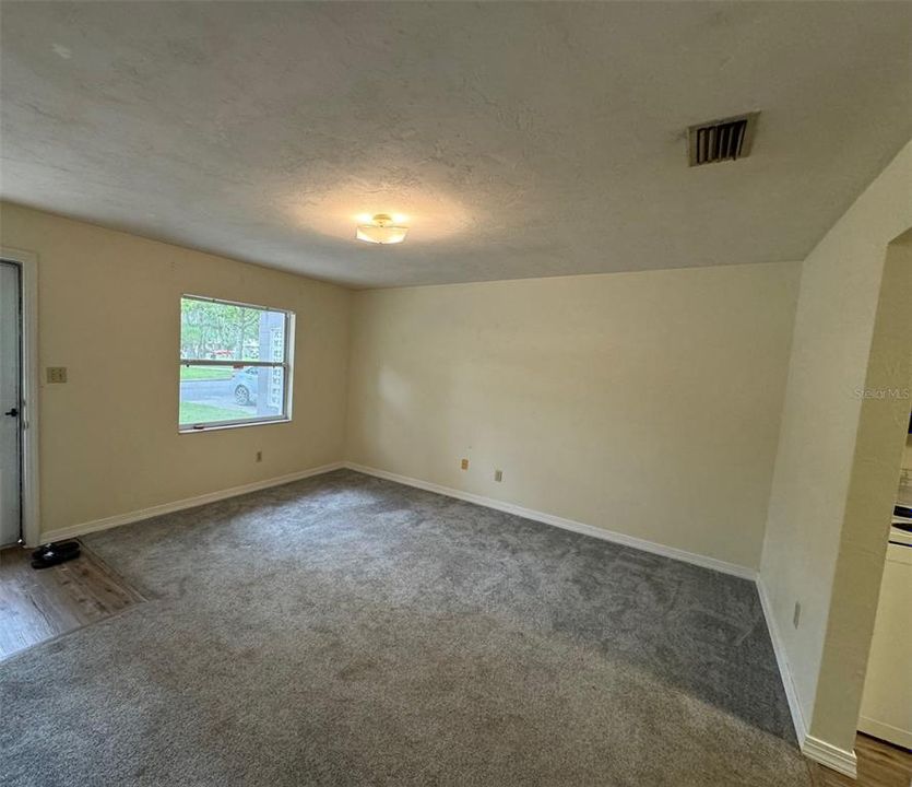 For Rent: $1,300 (2 beds, 1 baths, 840 Square Feet)