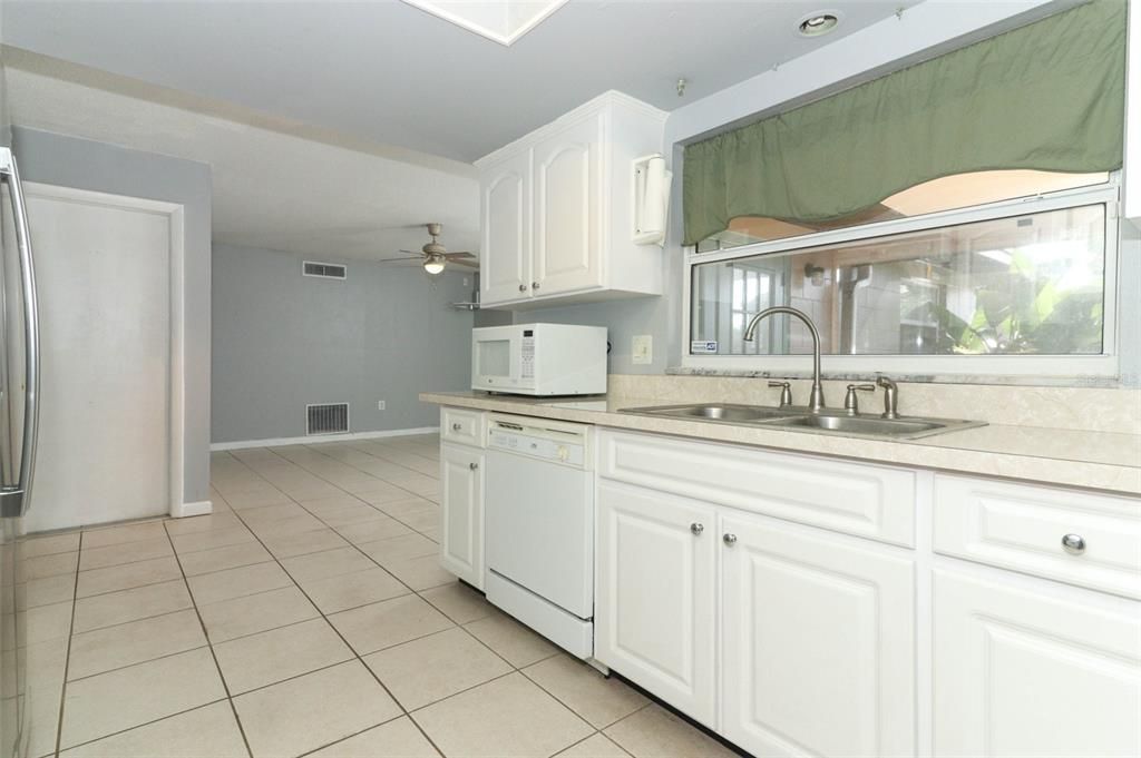 For Sale: $355,000 (3 beds, 2 baths, 1632 Square Feet)